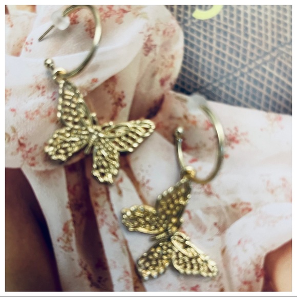 Butterfly drop hoop earrings - Picture 7 of 7